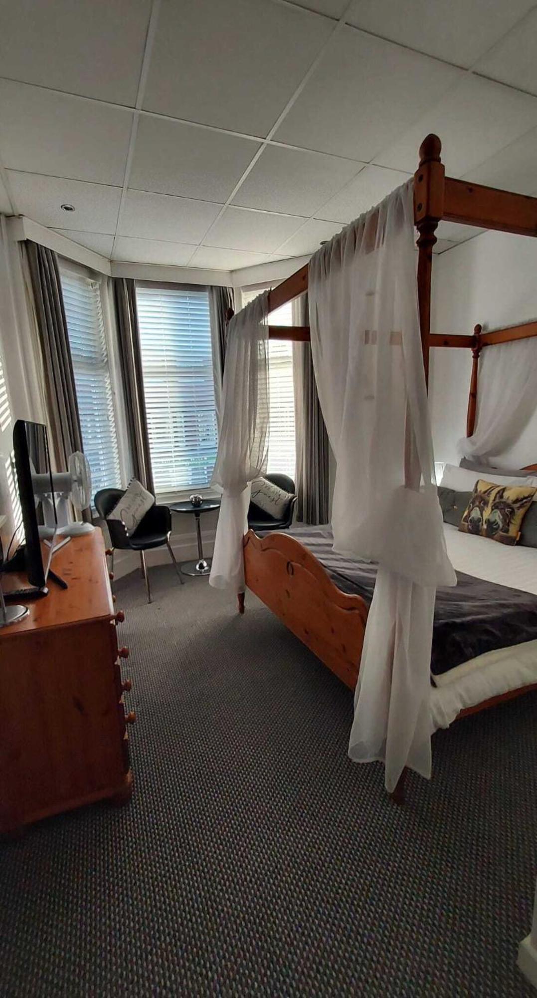 Rockdene 3*